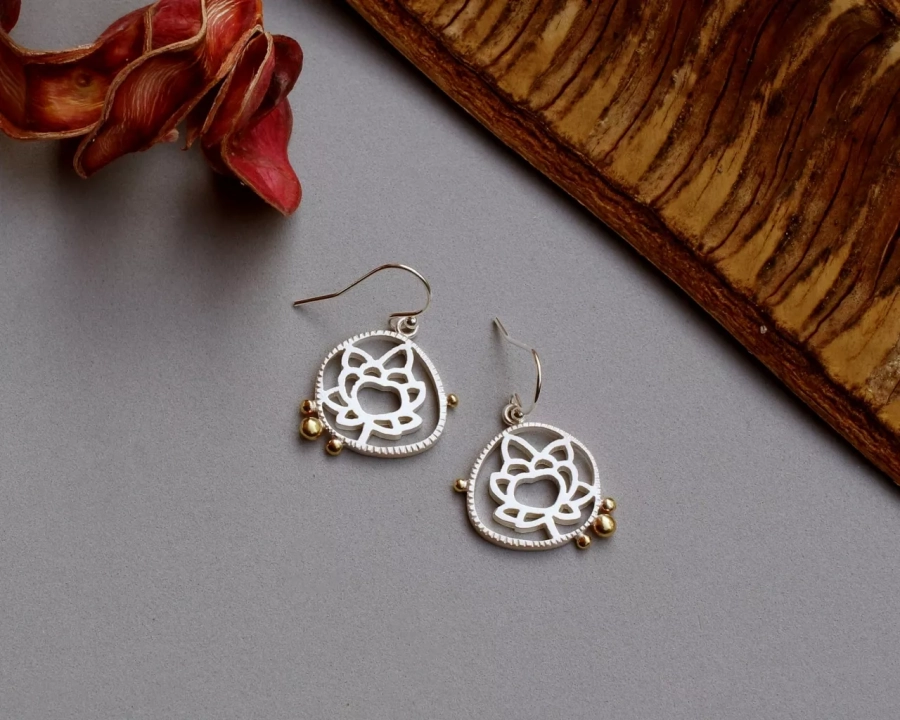 Silver flower earrings 