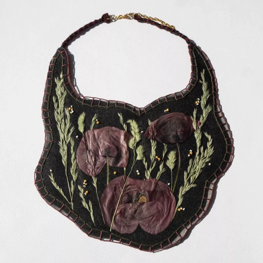  Natural dried poppy flowers on felt colth Necklace from Papillon collection