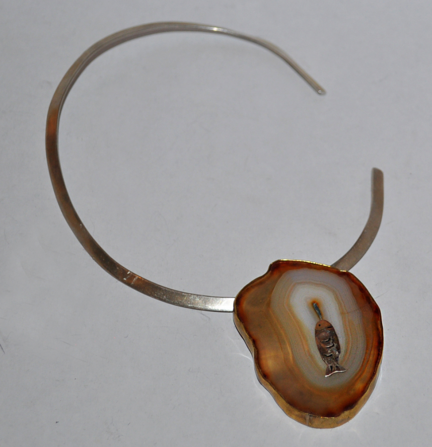 Handcrafted necklace with agate 