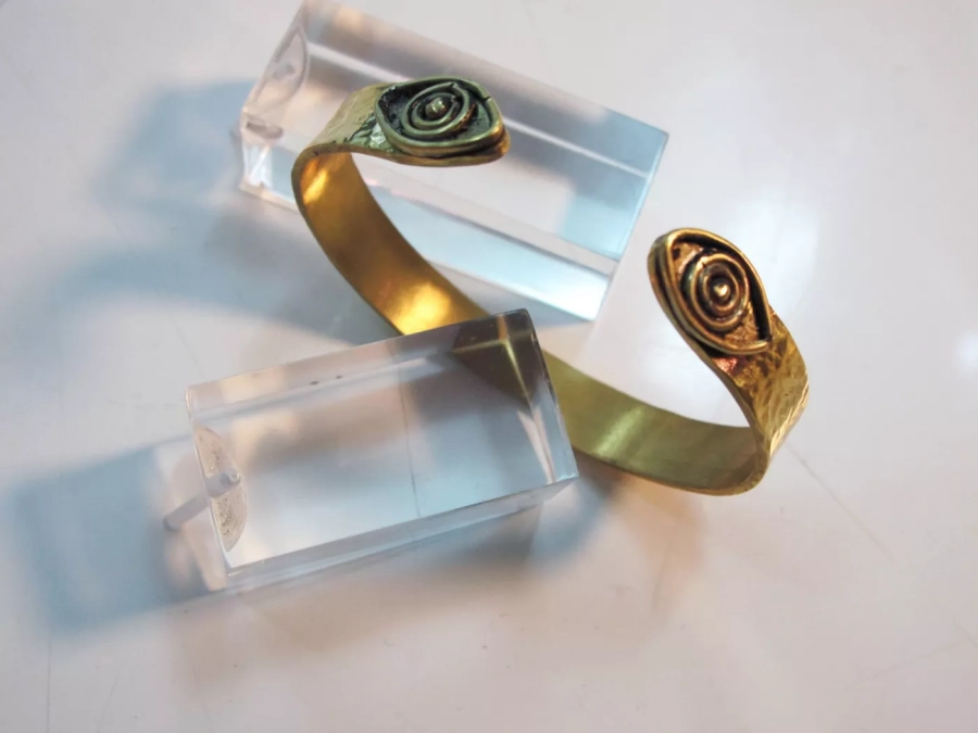 Handcrafted brass bangle 