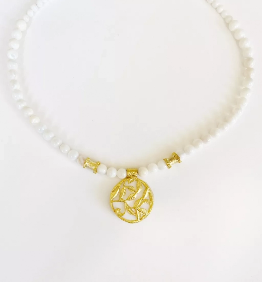 White And Gold Shell Necklace