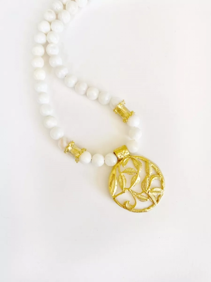 White And Gold Shell Necklace
