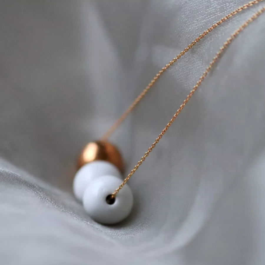 Porcelain beads necklace