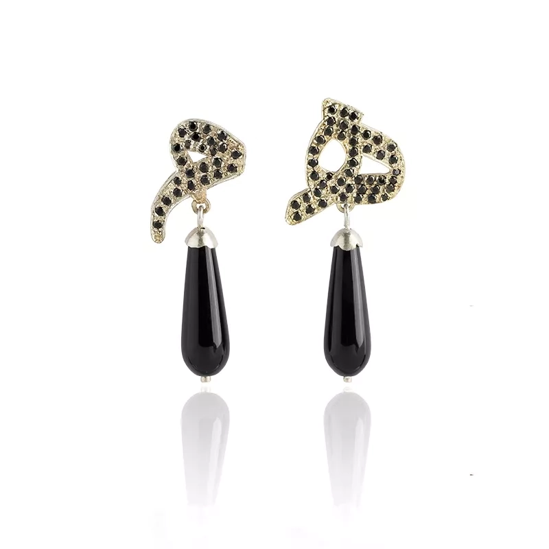 earrings with pear shape balck onyx calligraphy H and M