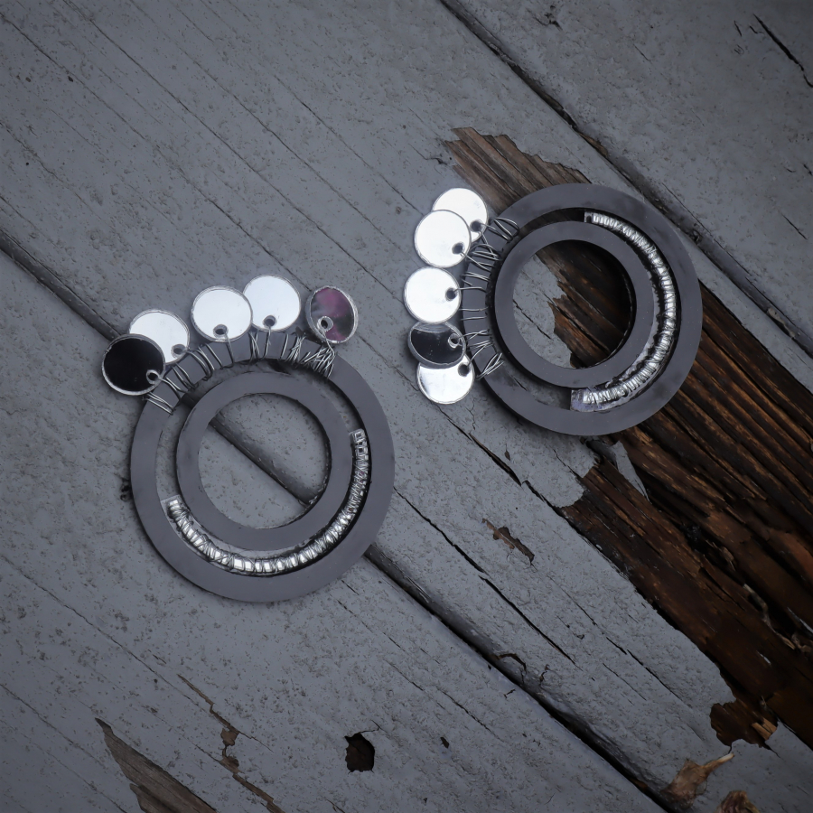 Modern round earrings