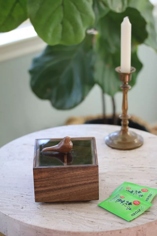 Wooden tea box with bird