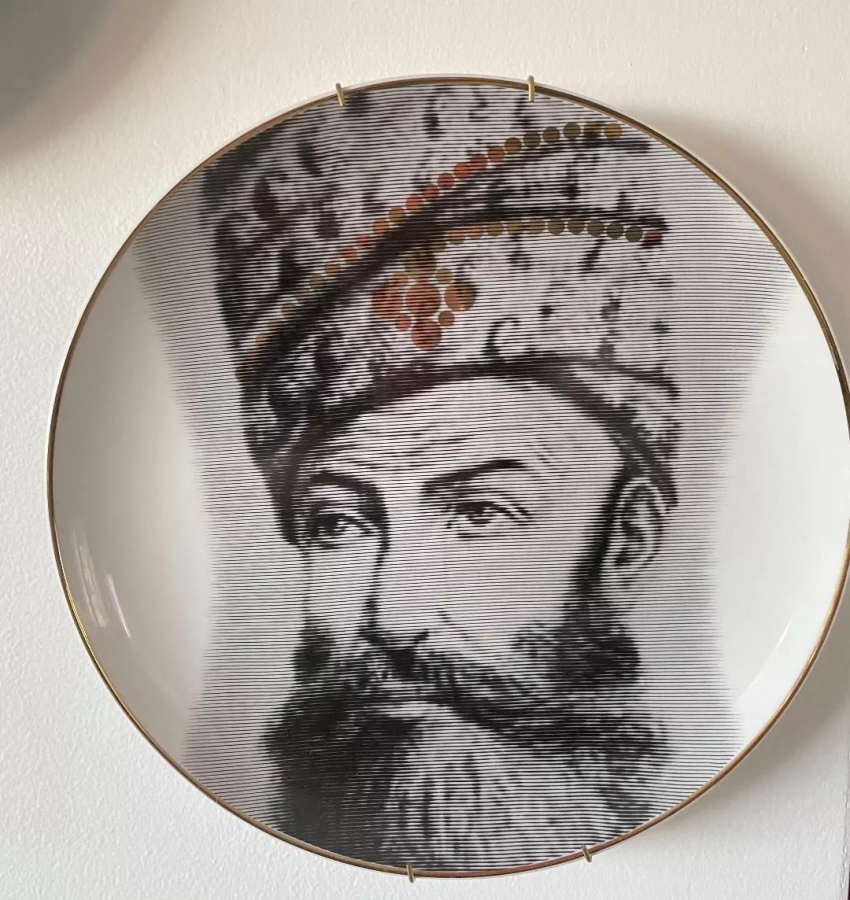 Gold Banded Porcelain Decorative Plate King Of Persia Zand-karim Khan