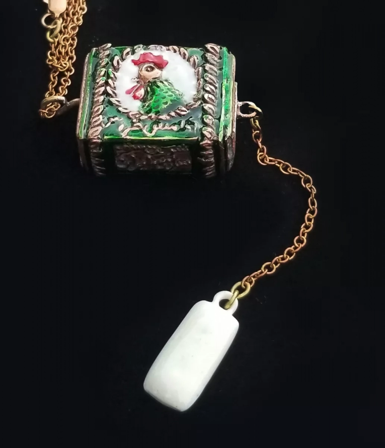 Persian Unique Khoroos Neshan Gum Pop Culture Necklace