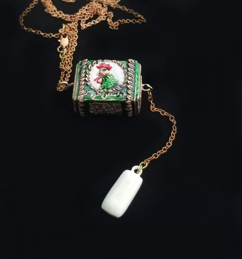 Persian Unique Khoroos Neshan Gum Pop Culture Necklace
