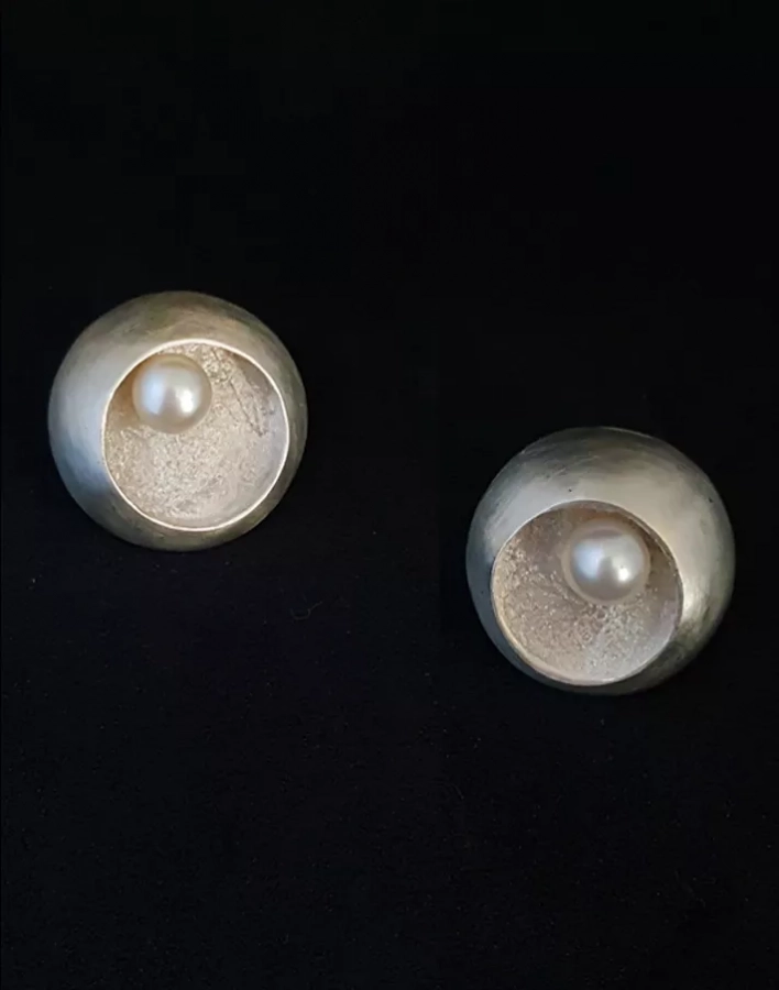 Handmade elegant Silver and pearl stud earrings
