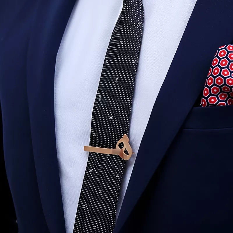 Rose gold- plated silver Tie pin with the letter H