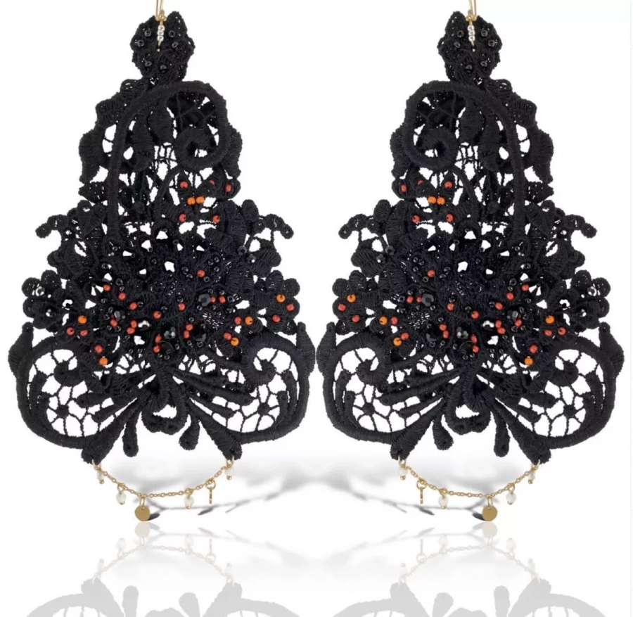Châteaux  chandelier oversized earrings 